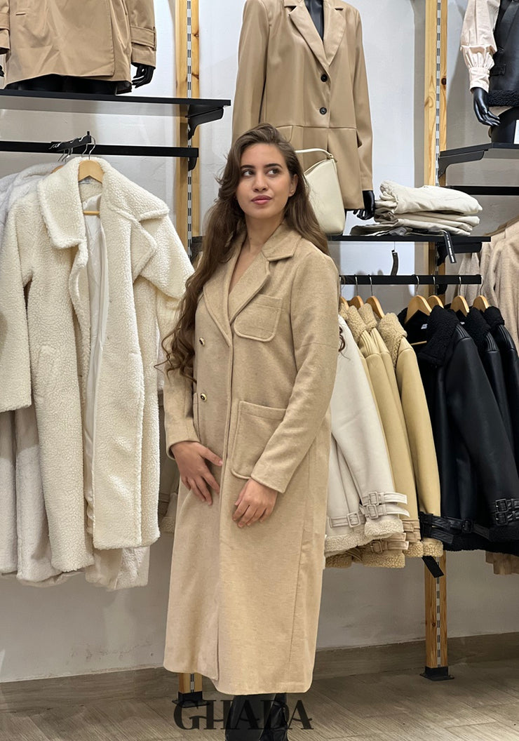 Manteau long en beige avec double boutonnage